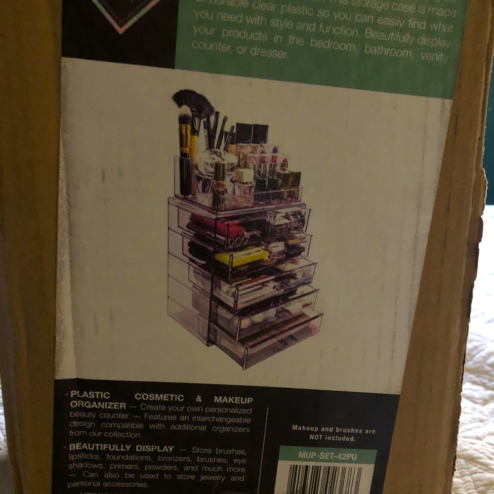 Makeup organizer